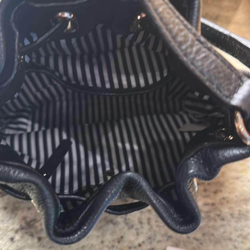 Kate Spade ♠️ New York Cobble Hill Wyatt Mini Leather Crossbody Bucket Bag - Picture 5 of 6